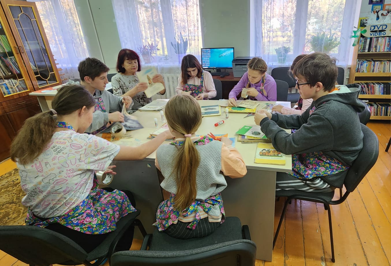 Акция добрых дел «Свои книжки лечим сами».